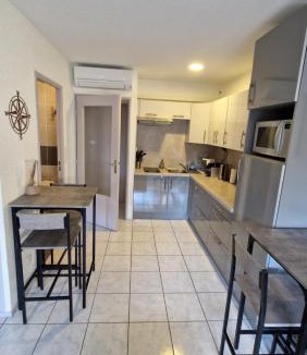 Cap d'Agde Apartment | Studio cabine climatisé et loggia au calme avec linge et parking inclus