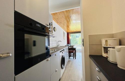 La Salle-les-Alpes Apartment | Studio Cabine Rénové avec Balcon et Parking Près des Pistes – La Salle-les-Alpes - FR-1-330F-220
