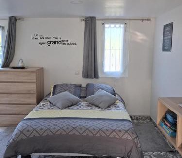 Marcilly-sur-Tille Apartment | Studio calme climatisé avec borne recharge VE