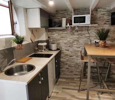Aurillac Apartment | Studio Calme - Séjour Pro & Détente - Wifi