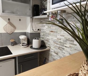 Aurillac Apartment | Studio Calme - Séjour Pro & Détente - Wifi