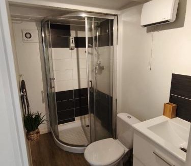 Aurillac Apartment | Studio Calme - Séjour Pro & Détente - Wifi