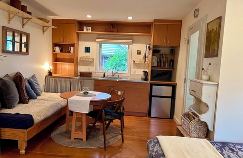 Duncan Cottage | Studio Cedar Guest Cottage