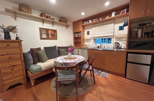 Duncan Cottage | Studio Cedar Guest Cottage