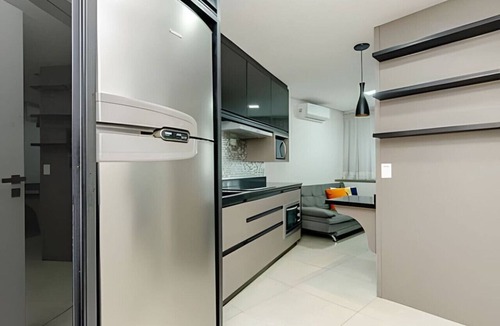 Reboucas Apartment | Studio Central no Prédio 7Th Avenue, com ar e vaga