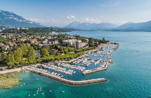 Aix-les-Bains City Center Apartment | Studio Centre-Ville Aix-les-Bains avec Parking et Animaux Acceptés - FR-1-555-20
