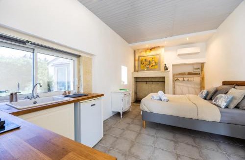 Saint-Germain-Du-Puch Apartment | Studio - Château Le Noble