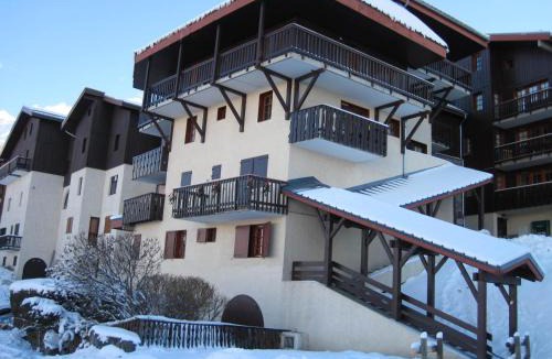 Montchavin Apartment | Studio chaleureux au centre, balcon, proche pistes - FR-1-181-2510