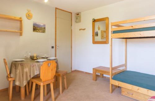 Montchavin Apartment | Studio chaleureux au centre, balcon, proche pistes - FR-1-181-2510