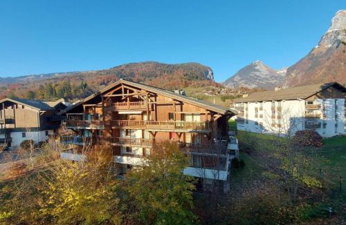 Samoens Apartment | Studio chaleureux avec balcon au centre de Samoëns - FR-1-624-83