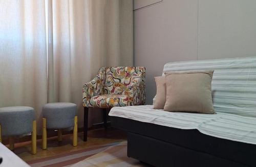 Centro - A Apartment | Studio chamorso - Cama Queen - AC - Garagem