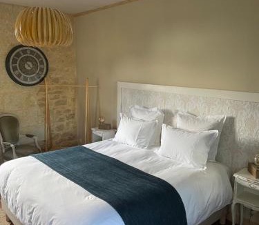 La Celle-sous-Gouzon Apartment | Studio Charmant au Château Leugny