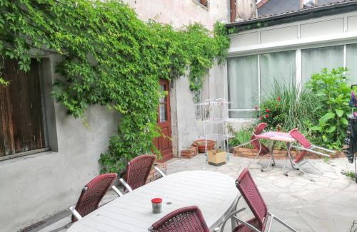 Neris-les-Bains Apartment | Studio charmant à Néris-les-Bains, 20 m², avec terrasse C