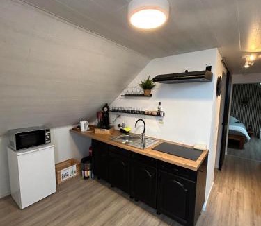 Aye Apartment | Studio chez Dimi et Mary