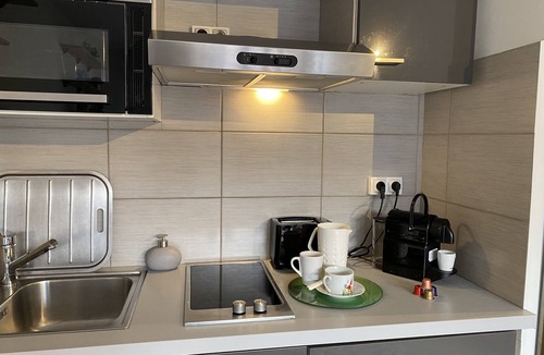 Est Apartment | Studio Chic Avec Piscine, Parking Dans Résidence Arborée et Sécurisée