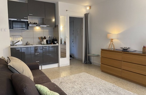 Est Apartment | Studio Chic Avec Piscine, Parking Dans Résidence Arborée et Sécurisée