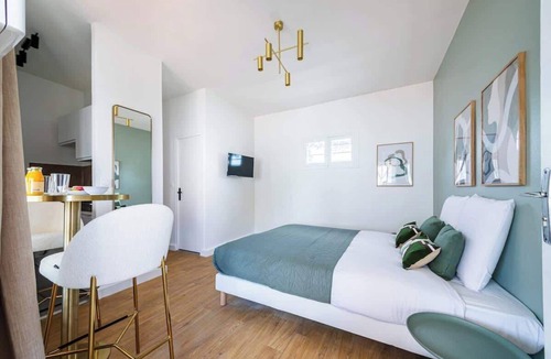 Issy-les-Moulineaux Apartment | Studio Chic & Cosy au Cœur d'Issy