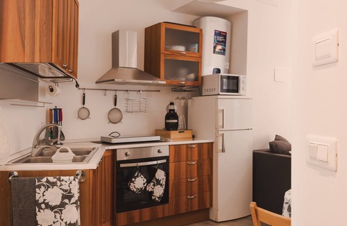 Barriera Vecchia-San Giacomo Apartment | Studio City - Trieste A fully equipped aprtment, at the size of a studio.