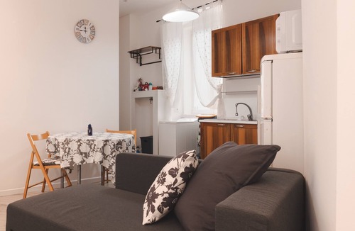 Barriera Vecchia-San Giacomo Apartment | Studio City - Trieste A fully equipped aprtment, at the size of a studio.