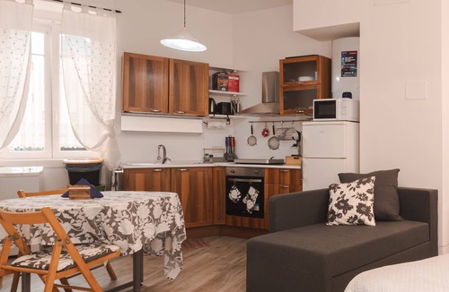 Barriera Vecchia-San Giacomo Apartment | Studio City - Trieste A fully equipped aprtment, at the size of a studio.