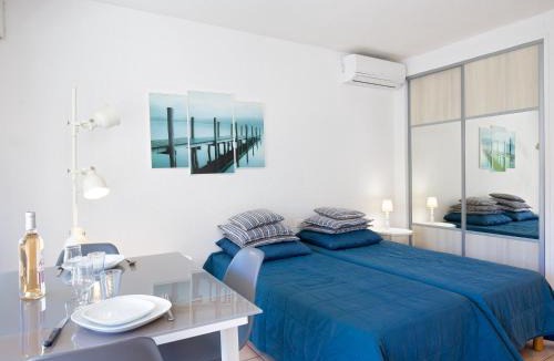 Saint-Raphael Apartment | Studio Climatisé Proche Plage et Commerces avec Balcon, Wi-Fi et Parking - FR-1-466A-16