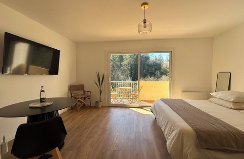 Vals-les-Bains Apartment | Studio close to the Spa and Park