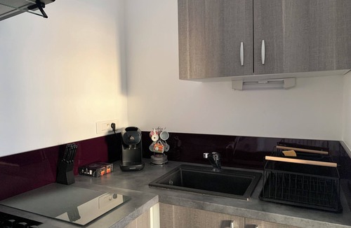 Rochefort Apartment | Studio Colonel à Rochefort - Proche Thermes + Parking privé 🚗