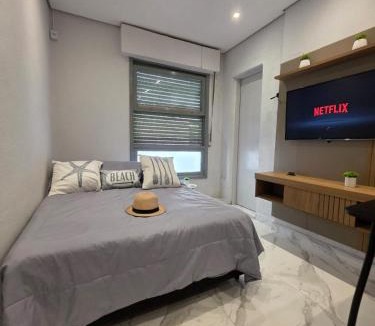 Aparecida Apartment | Studio com ar condicionado em frente a praia de Santos!