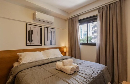 Pinheiros Apartment | Studio com Varanda ao lado do metro em Pinheiros