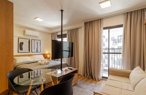 Pinheiros Apartment | Studio com Varanda ao lado do metro em Pinheiros