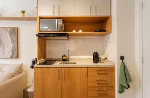 Pinheiros Apartment | Studio com Varanda ao lado do metro em Pinheiros