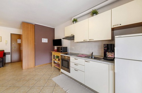 Cremeno Apartment | Studio 'Como's Lake Mountains Beb' with Mountain View, Private Terrace & Wi-Fi