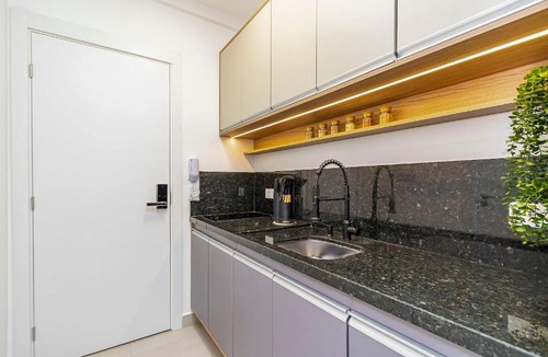 Bigorrilho Apartment | Studio Completo com Garagem no Batel - SOH0303