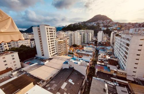 Catete Apartment | Studio completo no Catete, em andar alto, com vista livre , próximo Metrô e praia do Flamengo, ar , wifi, tv, pauloangerami RC214