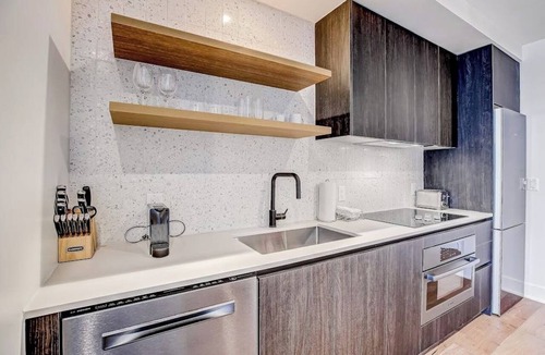 Rainey Street Historic District Apartment | Studio condo with rooftop pool, fast WiFi, central AC & private W/D