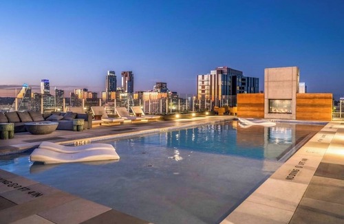 Rainey Street Historic District Apartment | Studio condo with rooftop pool, fast WiFi, central AC & private W/D