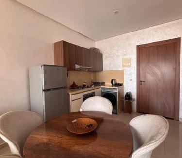 Cherrat Apartment | Studio confort bouznika-piscine &wifi