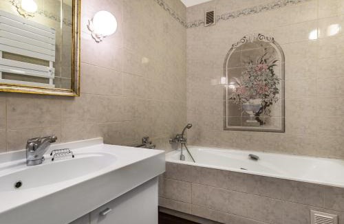 Le Planellet Apartment | Studio confortable au centre de Megève avec balcon et parking - FR-1-453-110