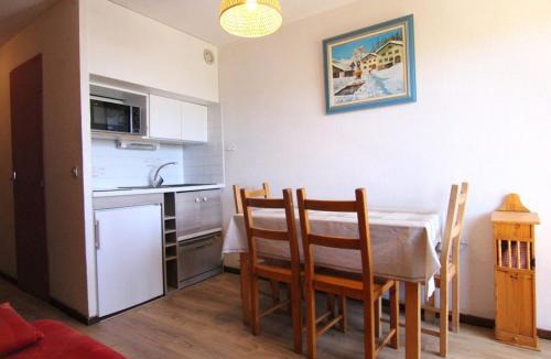 Eclose-Est Apartment | Studio confortable pour 4 personnes à L'Alpe d'Huez avec balcon, proche commerces et pistes - FR-1-405-32
