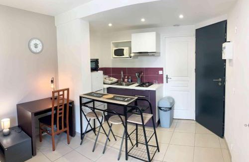 Aix-les-Bains Apartment | Studio COQUELICOT
