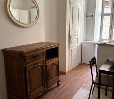 Saint-Yrieix-la-Perche Apartment | Studio cosy