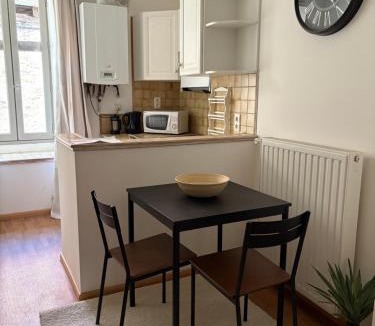 Saint-Yrieix-la-Perche Apartment | Studio cosy