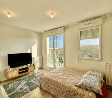 Le Blanc-Mesnil Apartment | Studio cosy - 15 minutes from Paris and CDG Airport