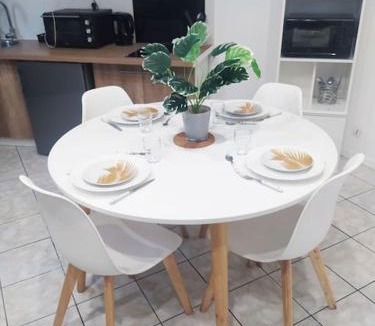 Stains Apartment | Studio Cosy au Calme, RER-2arrêts Stade-25minParis