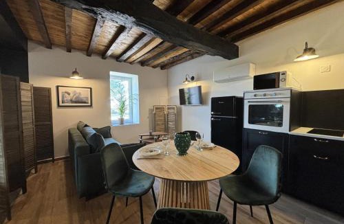 Montaigu-le-Blin Apartment | Studio cosy avec jardin et spa à Montaigu-le-Blin - FR-1-489-520