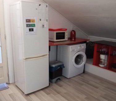 Gardanne Apartment | Studio cosy climatisé avec piscine et jardin cadre paisible