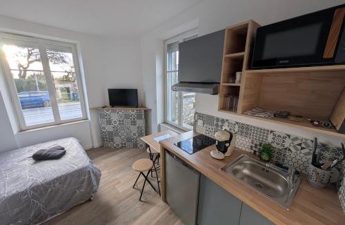 Ardentes Apartment | Studio Cosy en RDC - Immeuble Privé - Parking Gratuit
