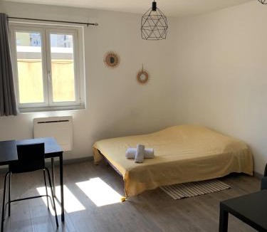 Saint-Etienne Apartment | Studio cosy et central