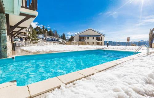 Font-Romeu-Odeillo-Via Apartment | Studio cosy à Font romeu avec Piscine et superbe vue