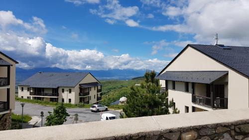 Font-Romeu-Odeillo-Via Apartment | Studio cosy à Font romeu avec Piscine et superbe vue